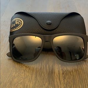 Ray Ban sunglasss. Unisex